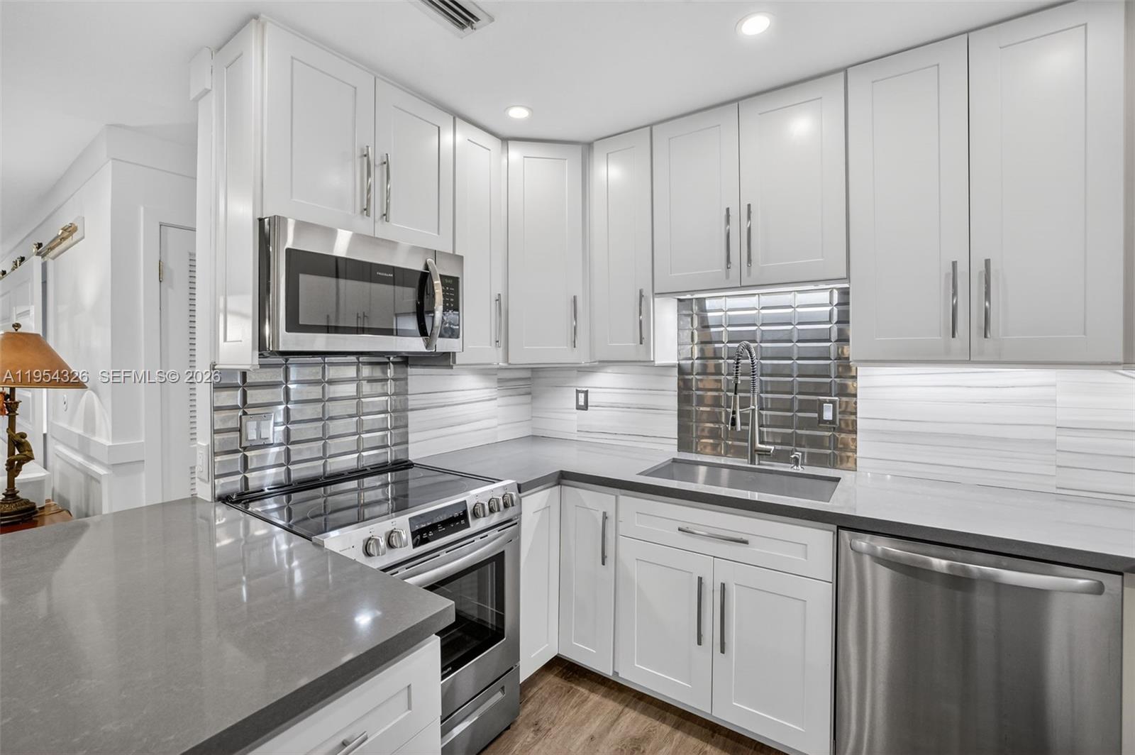6471 Bay Club Dr #3, Fort Lauderdale FL 33308