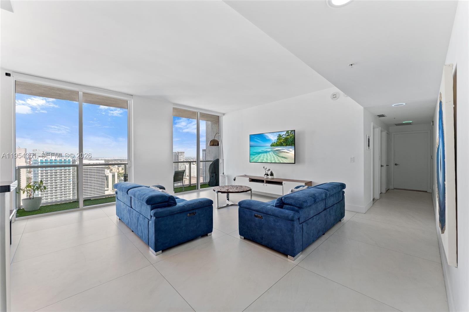 253 NE 2nd St #4304, Miami FL 33132