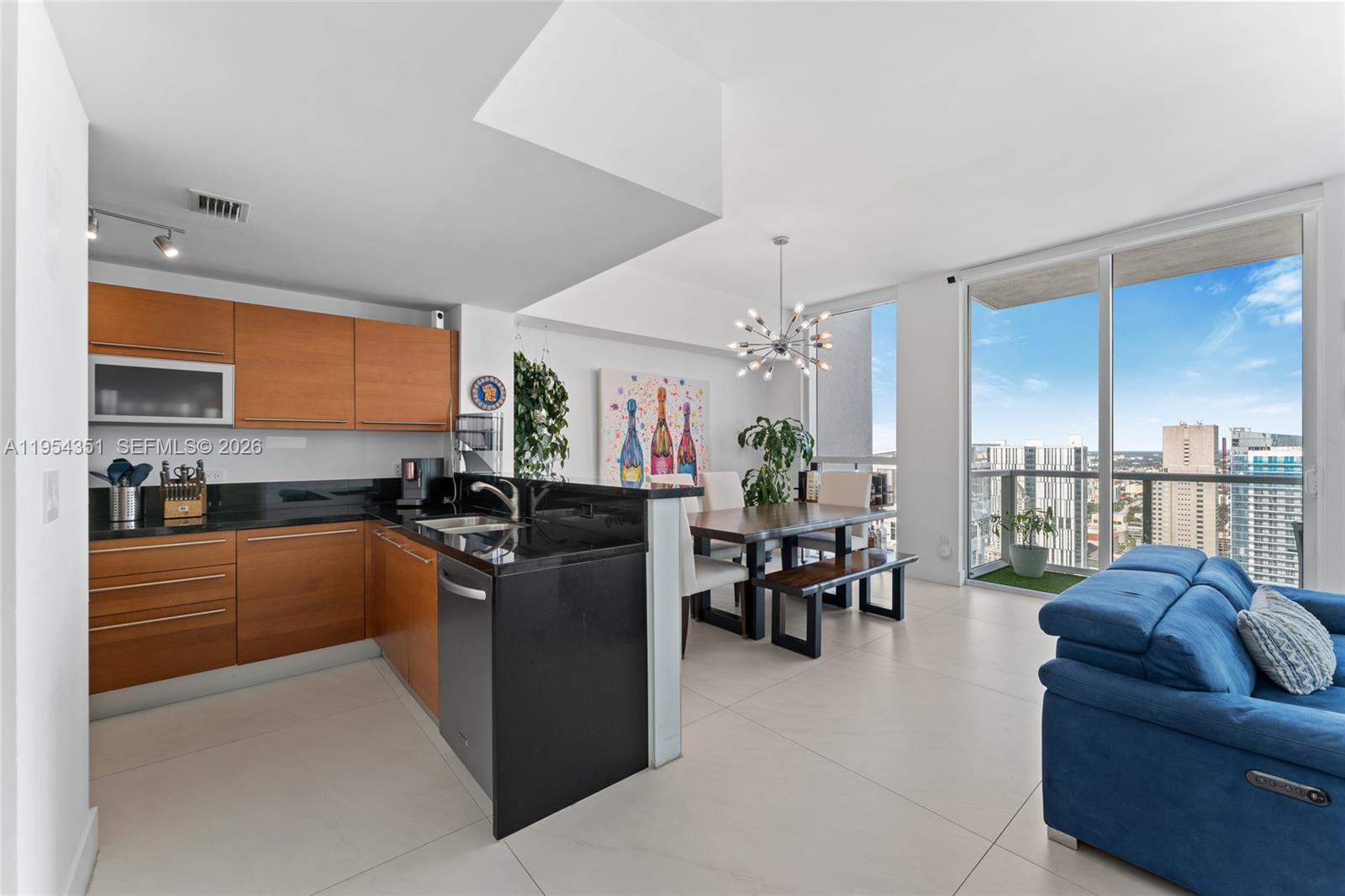 253 NE 2nd St #4304, Miami FL 33132