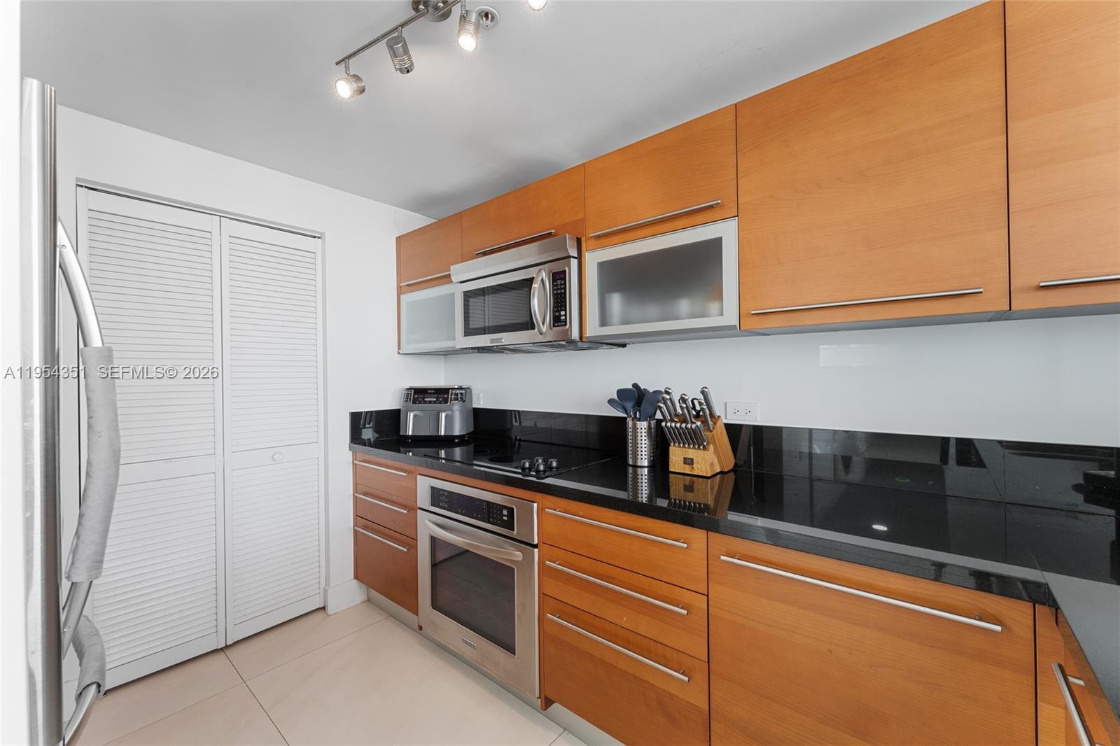 253 NE 2nd St #4304, Miami FL 33132