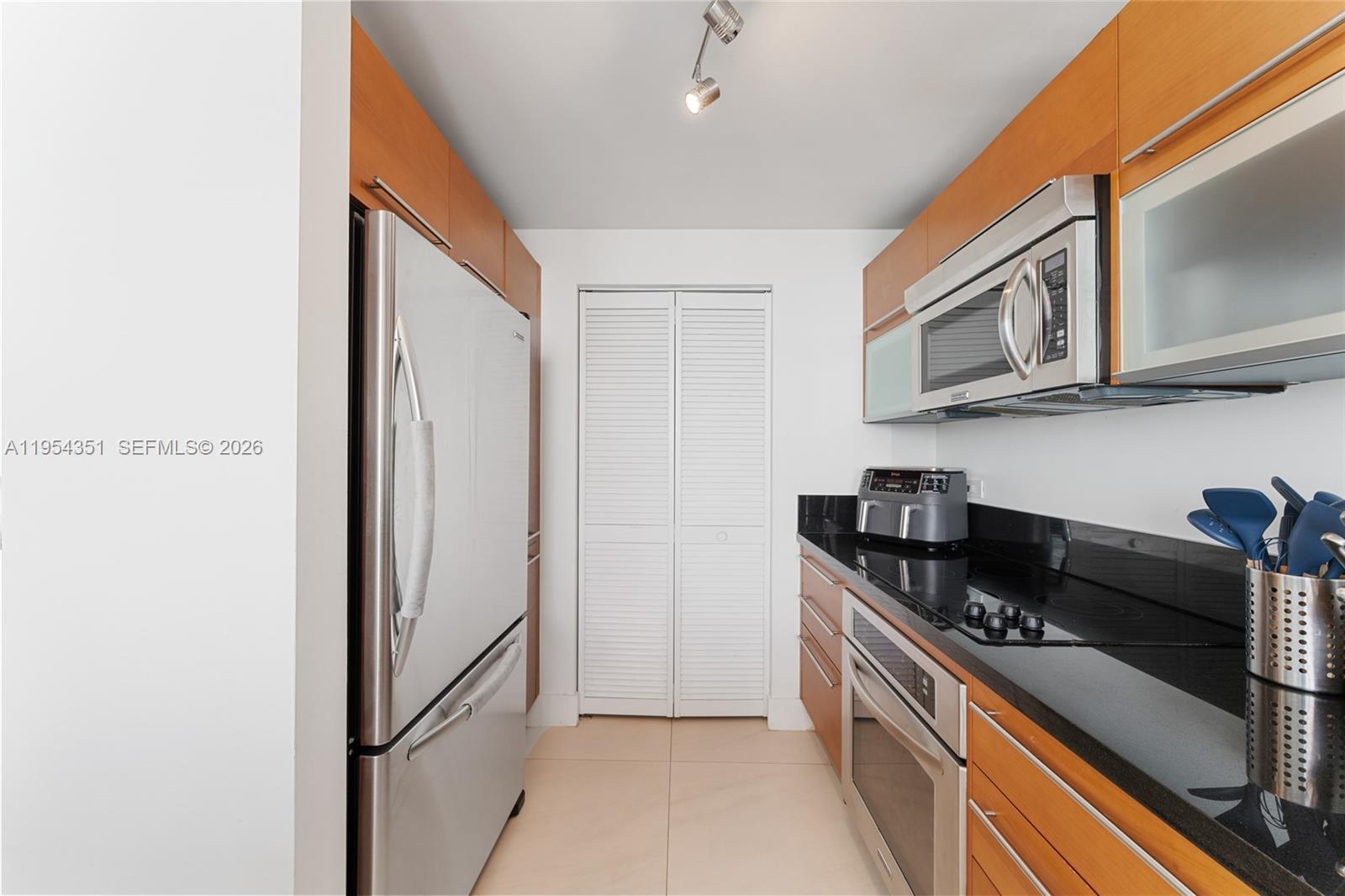 253 NE 2nd St #4304, Miami FL 33132