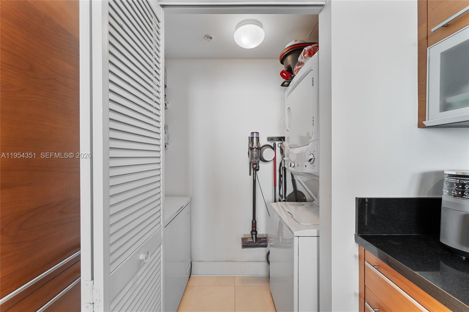 253 NE 2nd St #4304, Miami FL 33132