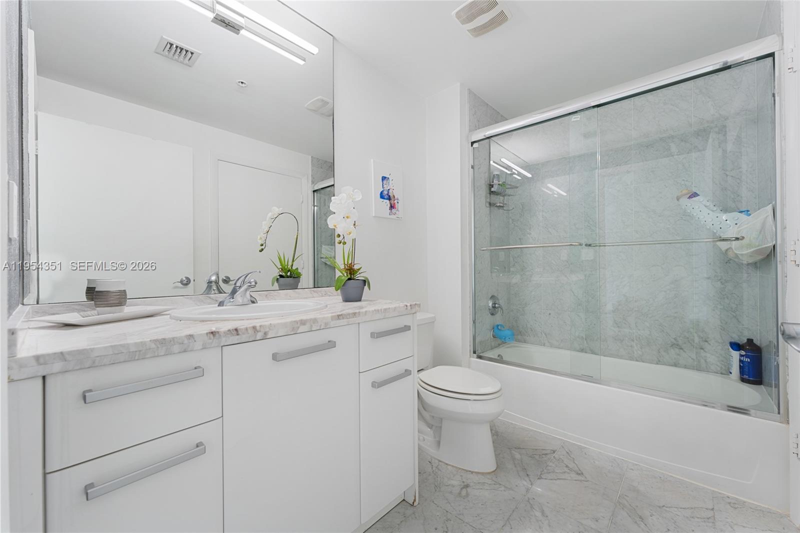 253 NE 2nd St #4304, Miami FL 33132