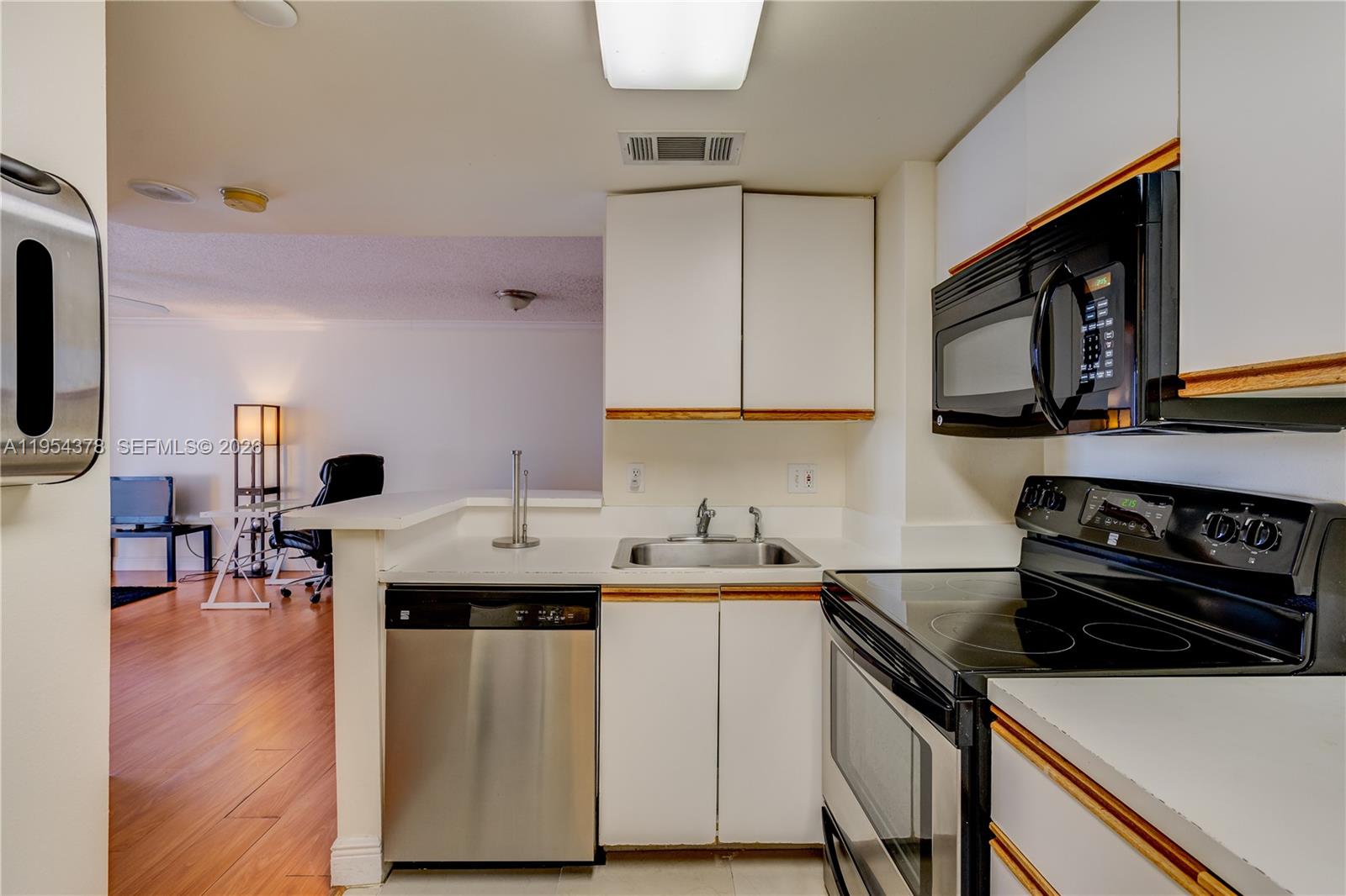 770 CLAUGHTON ISLAND DR #811, Miami FL 33131