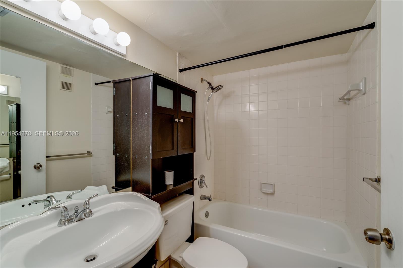 770 CLAUGHTON ISLAND DR #811, Miami FL 33131
