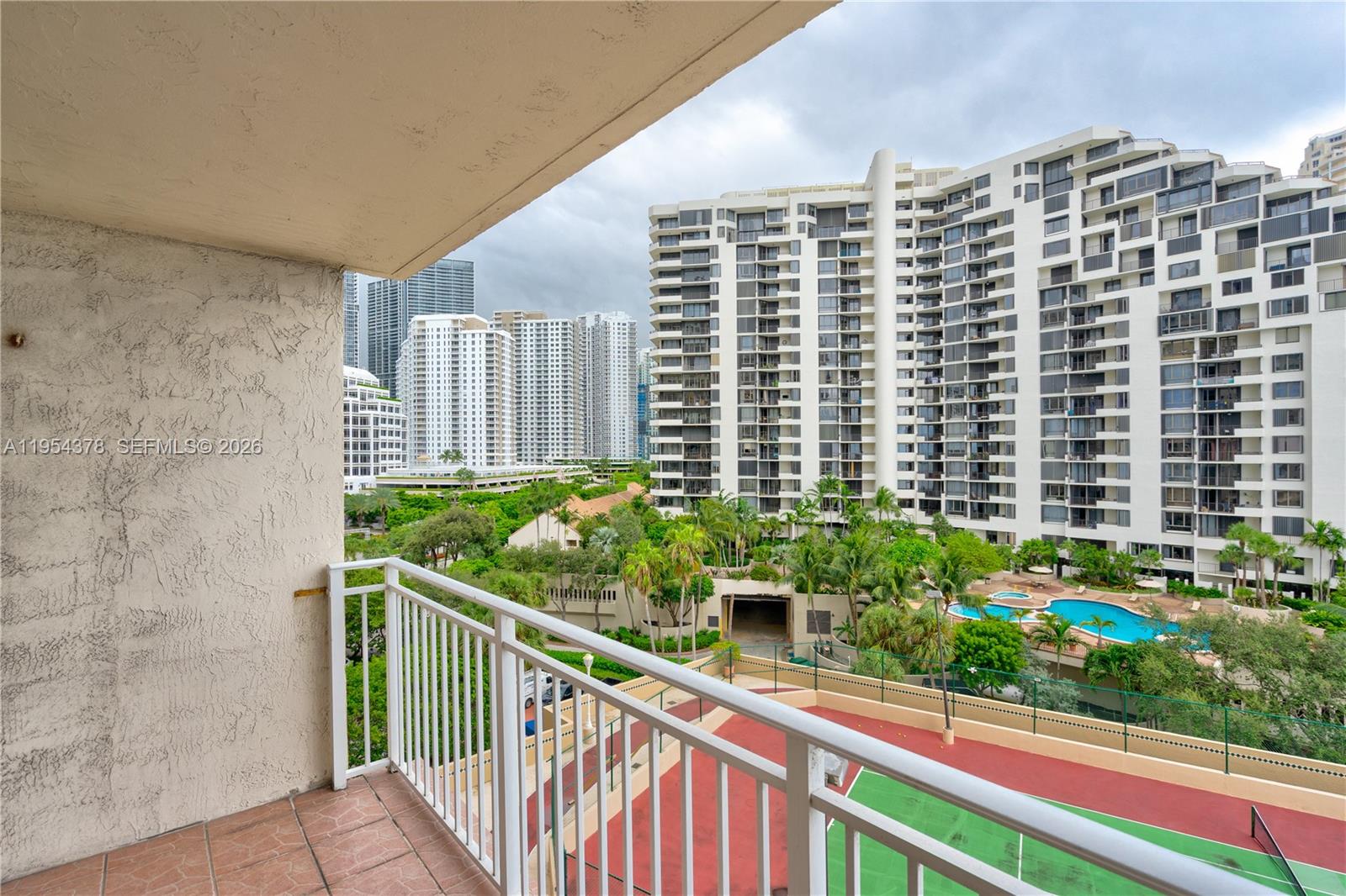 770 CLAUGHTON ISLAND DR #811, Miami FL 33131