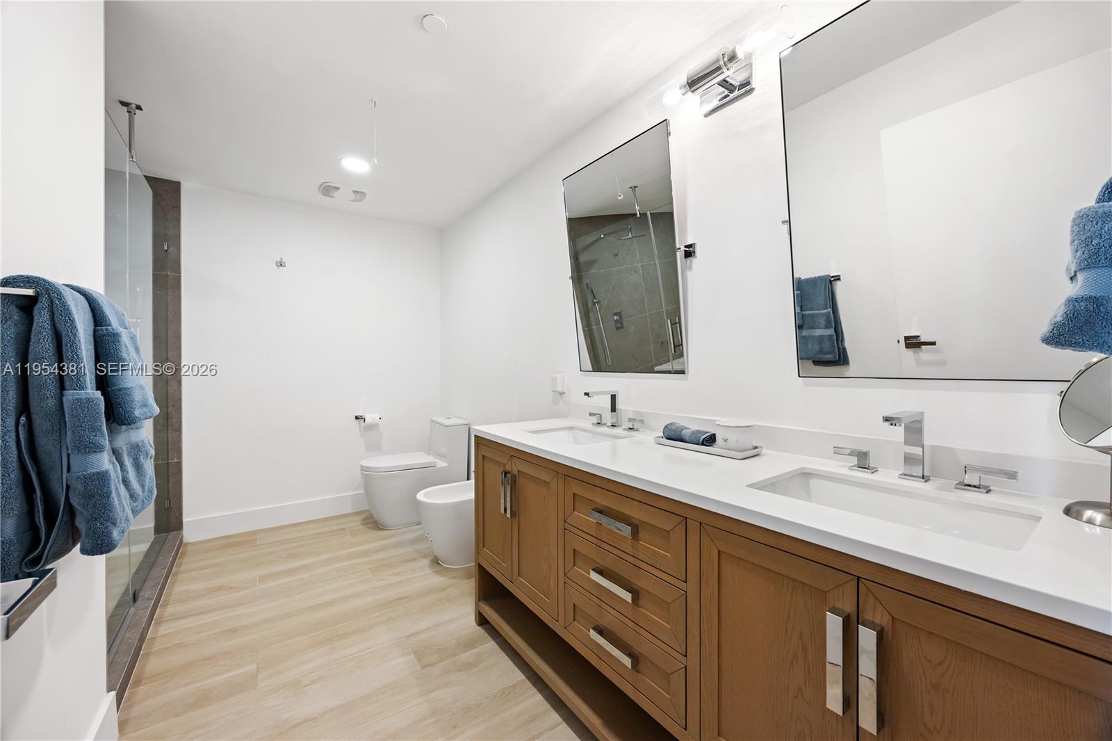 888 Biscayne Blvd #2009, Miami FL 33132