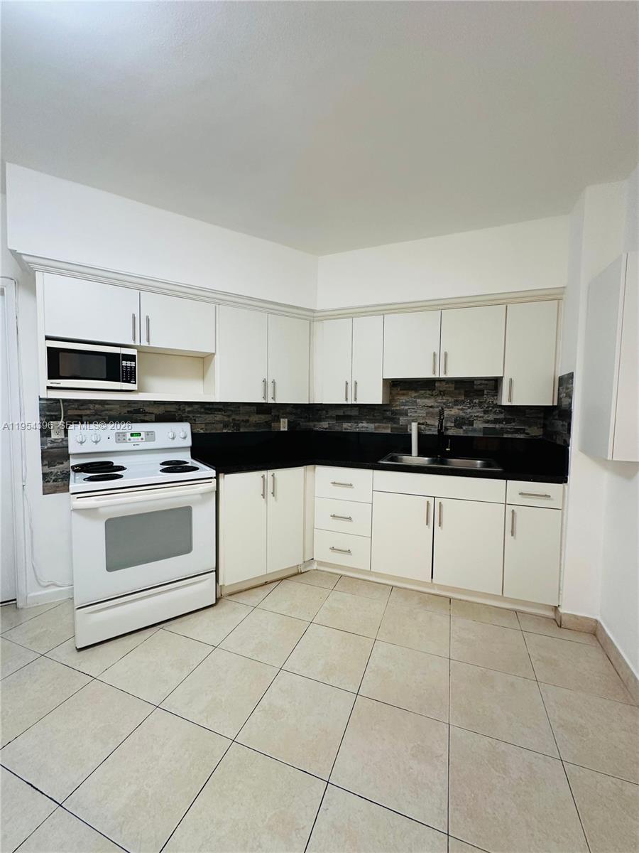 50 Park Dr #3, Bal Harbour FL 33154