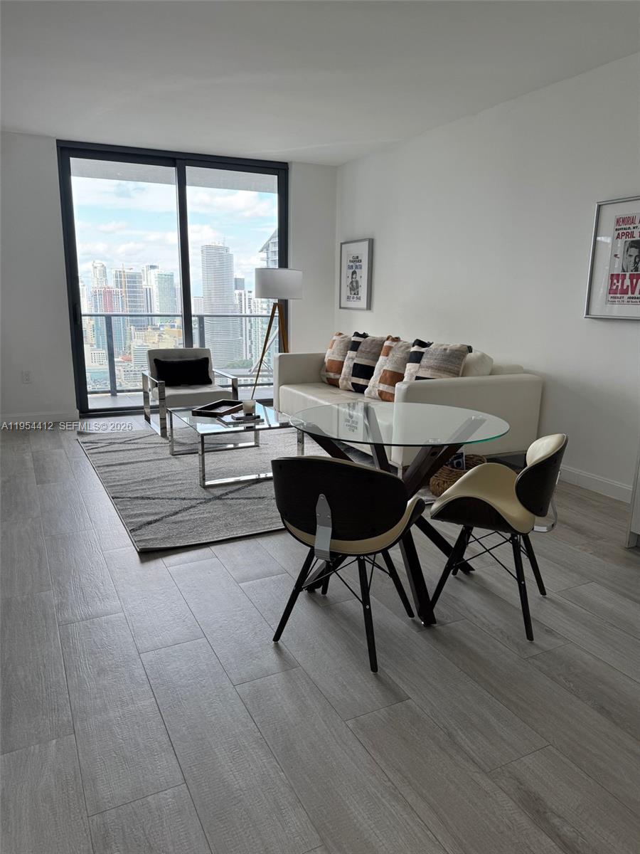 45 SW 9th St #3910, Miami FL 33130