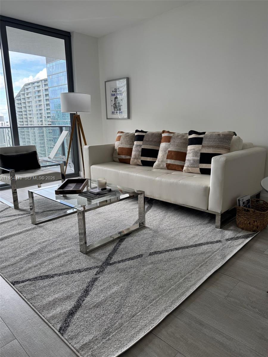 45 SW 9th St #3910, Miami FL 33130