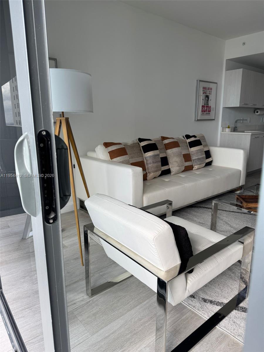 45 SW 9th St #3910, Miami FL 33130
