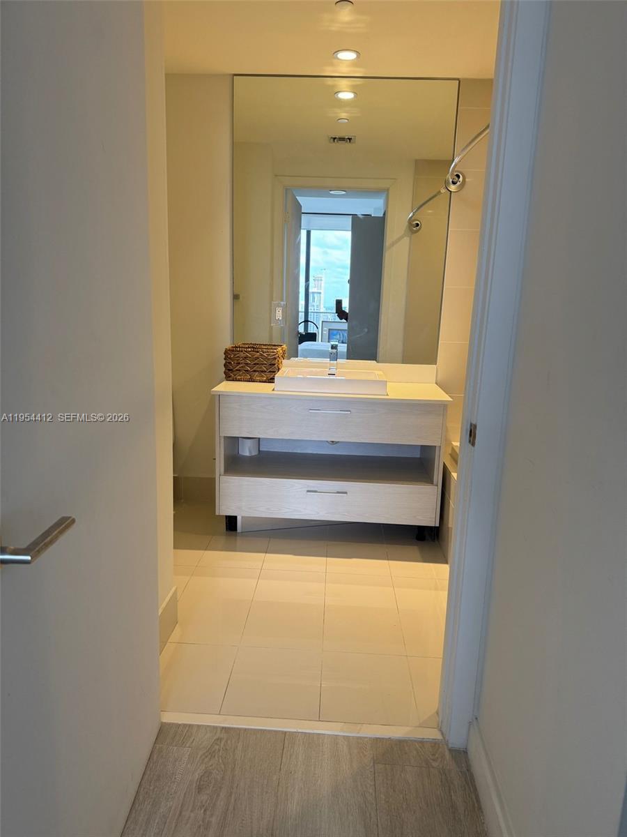 45 SW 9th St #3910, Miami FL 33130