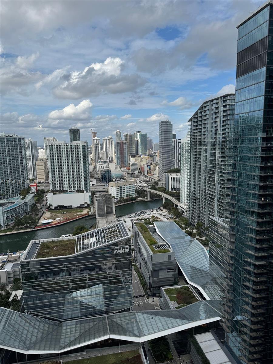 45 SW 9th St #3910, Miami FL 33130