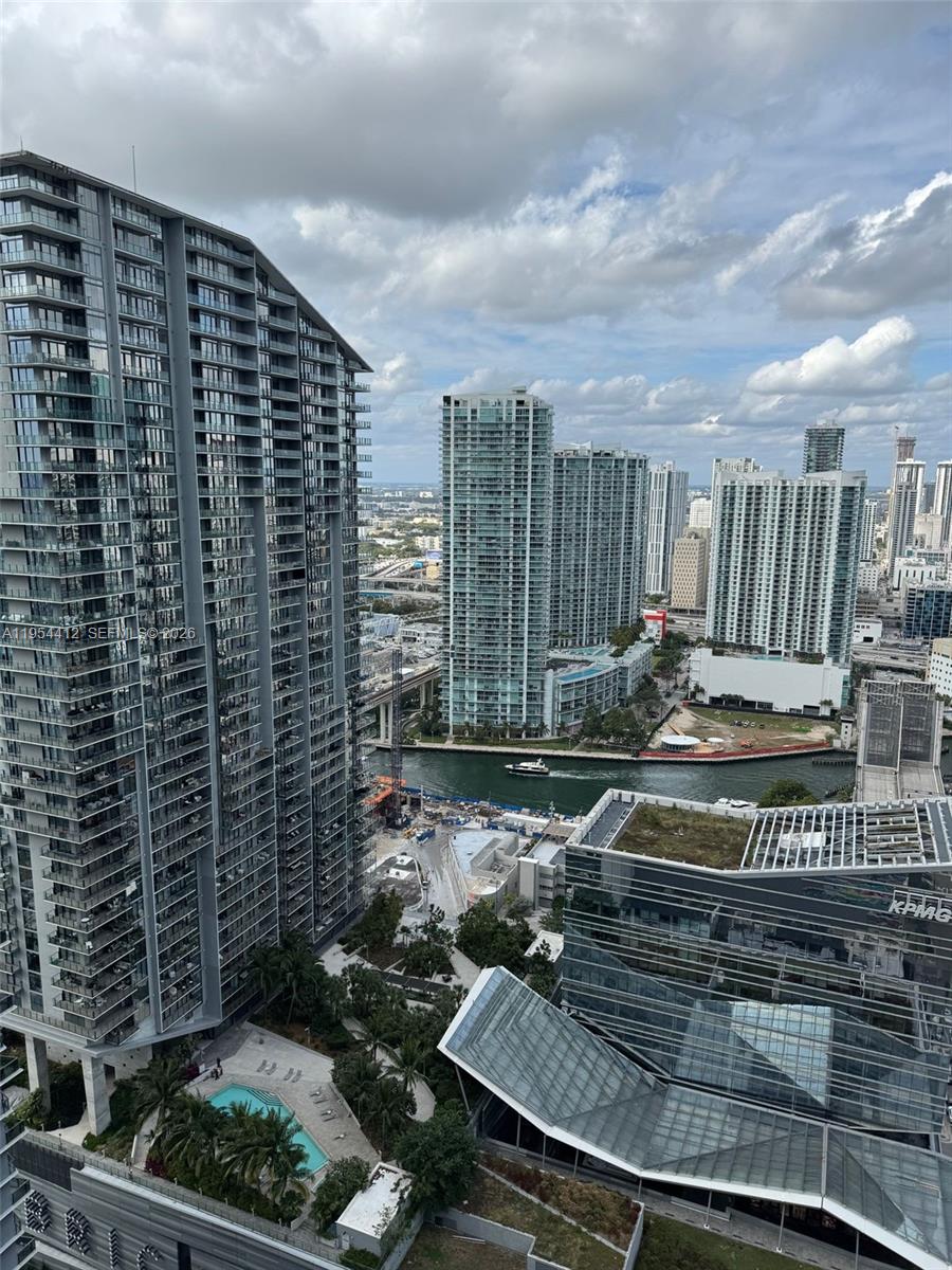 45 SW 9th St #3910, Miami FL 33130