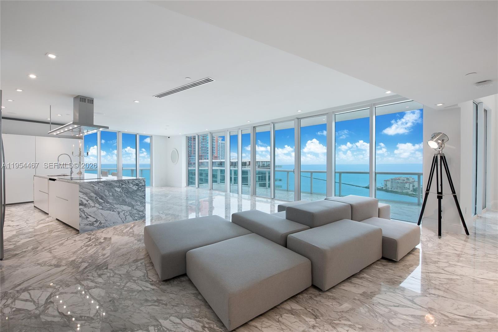 1000 S Pointe Dr #PH-2804, Miami Beach FL 33139