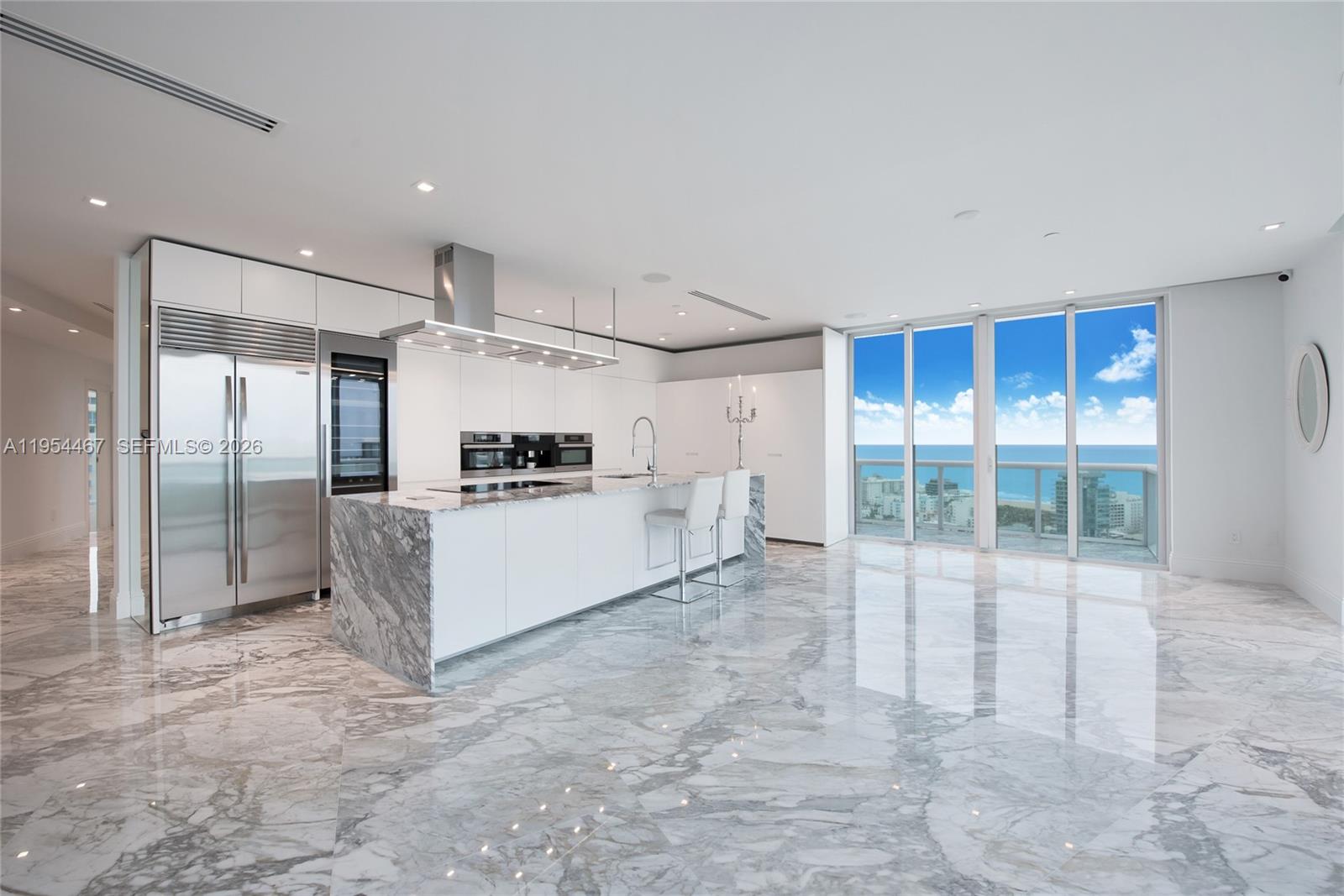1000 S Pointe Dr #PH-2804, Miami Beach FL 33139