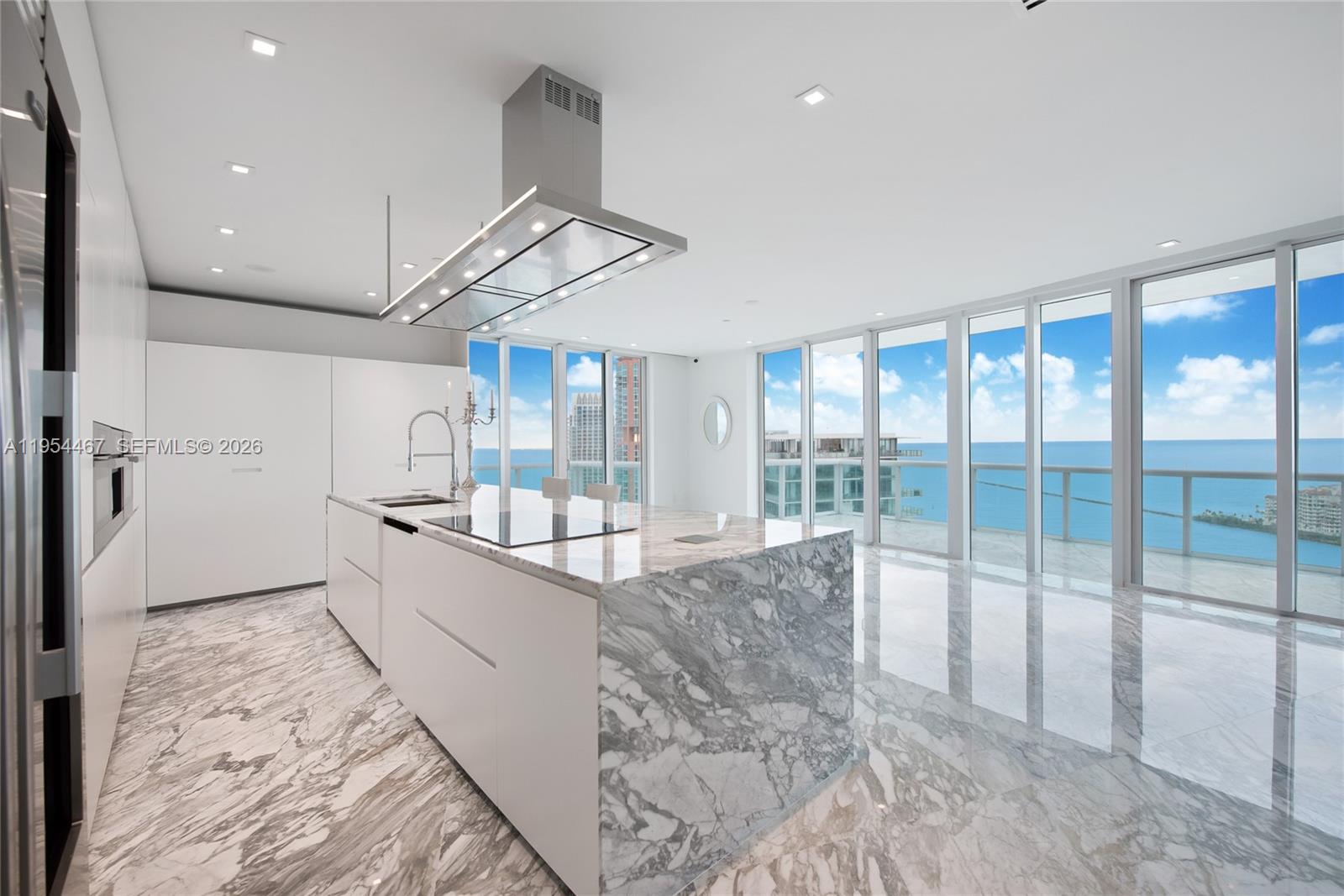 1000 S Pointe Dr #PH-2804, Miami Beach FL 33139