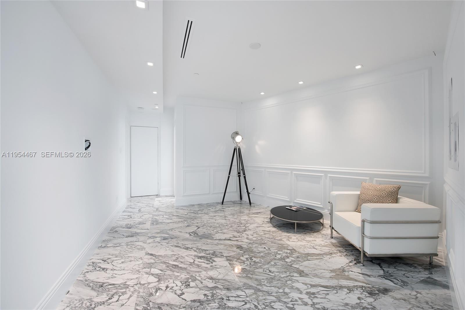 1000 S Pointe Dr #PH-2804, Miami Beach FL 33139
