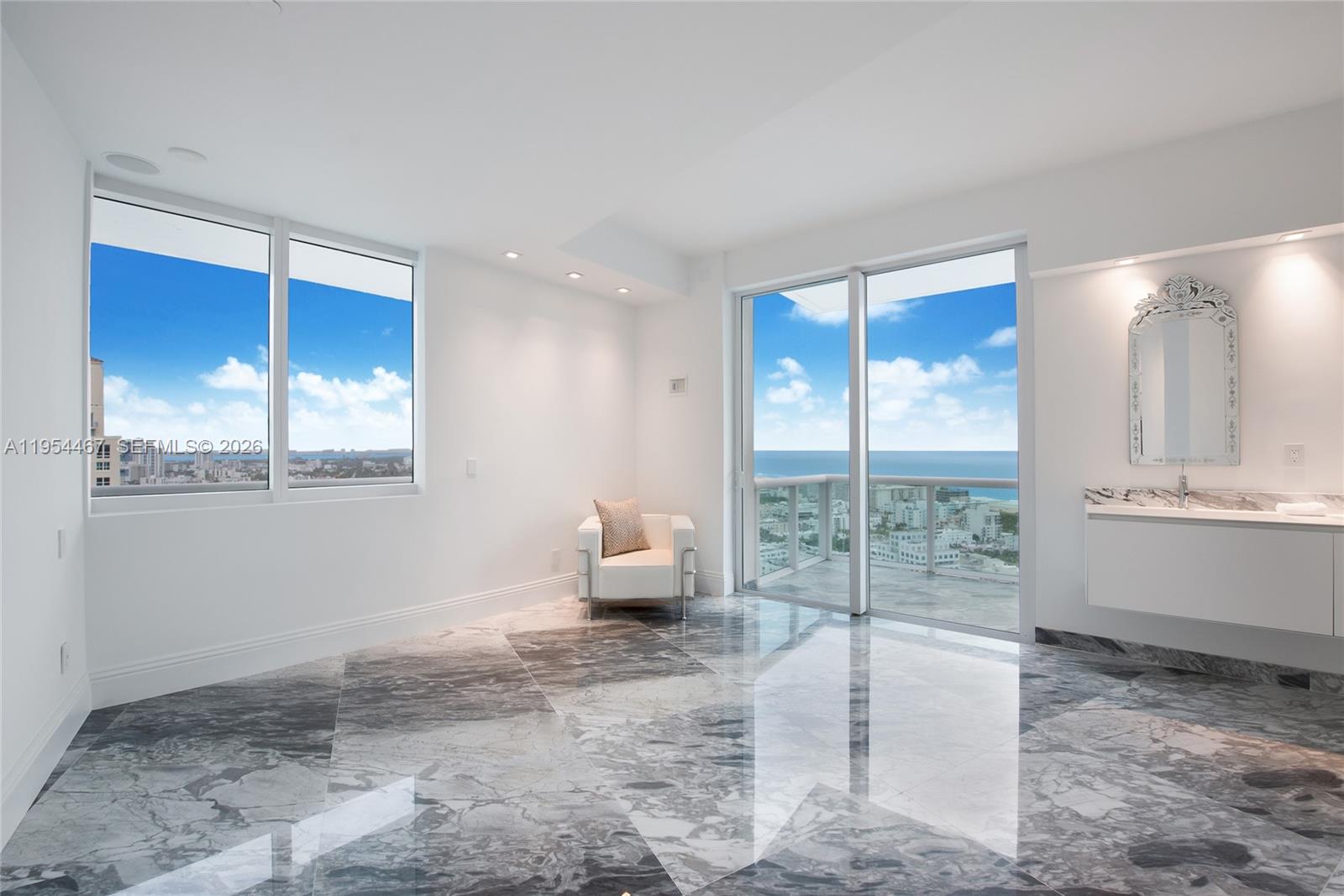 1000 S Pointe Dr #PH-2804, Miami Beach FL 33139