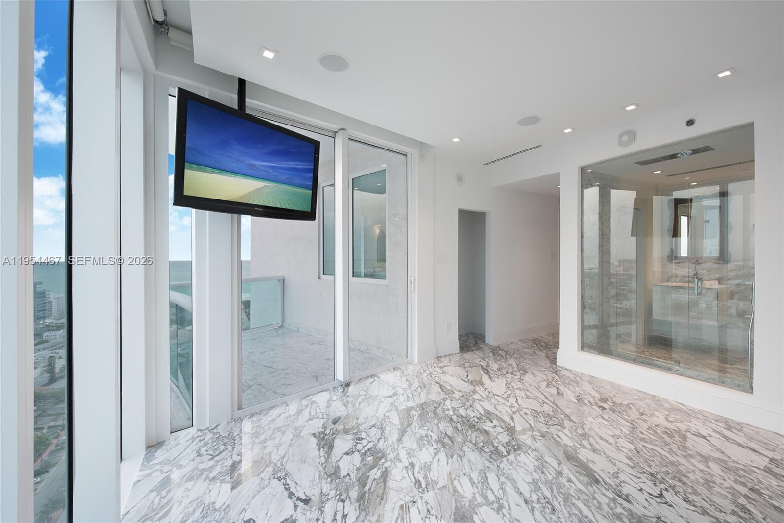 1000 S Pointe Dr #PH-2804, Miami Beach FL 33139