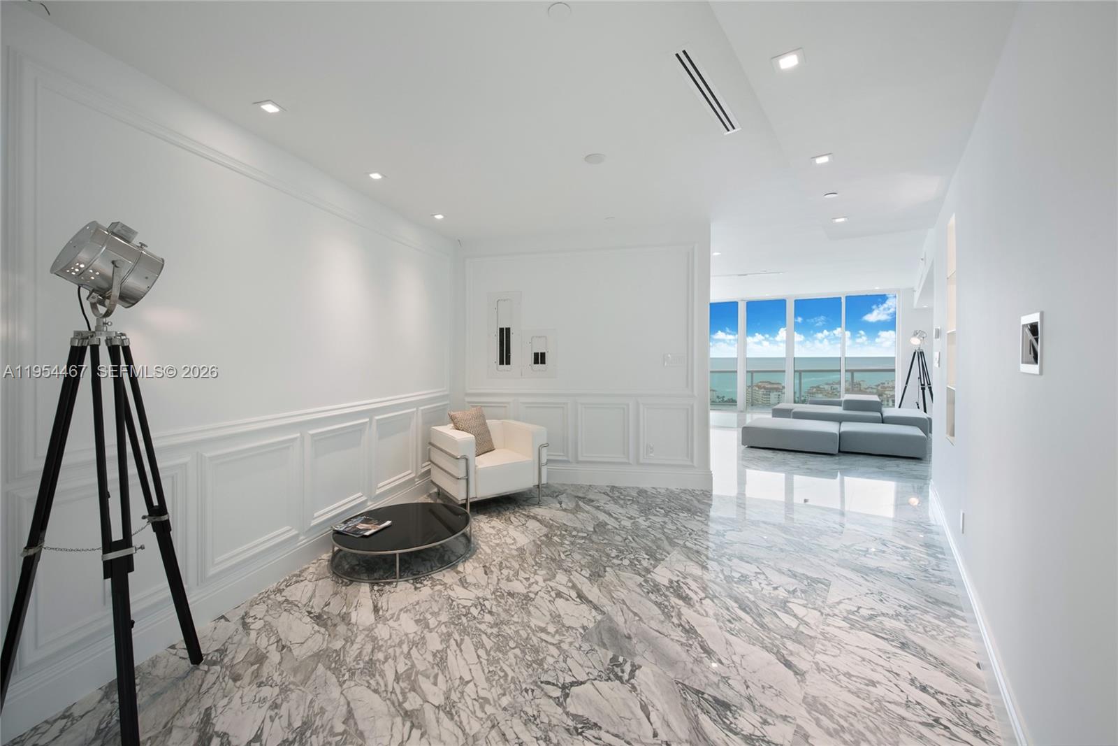 1000 S Pointe Dr #PH-2804, Miami Beach FL 33139