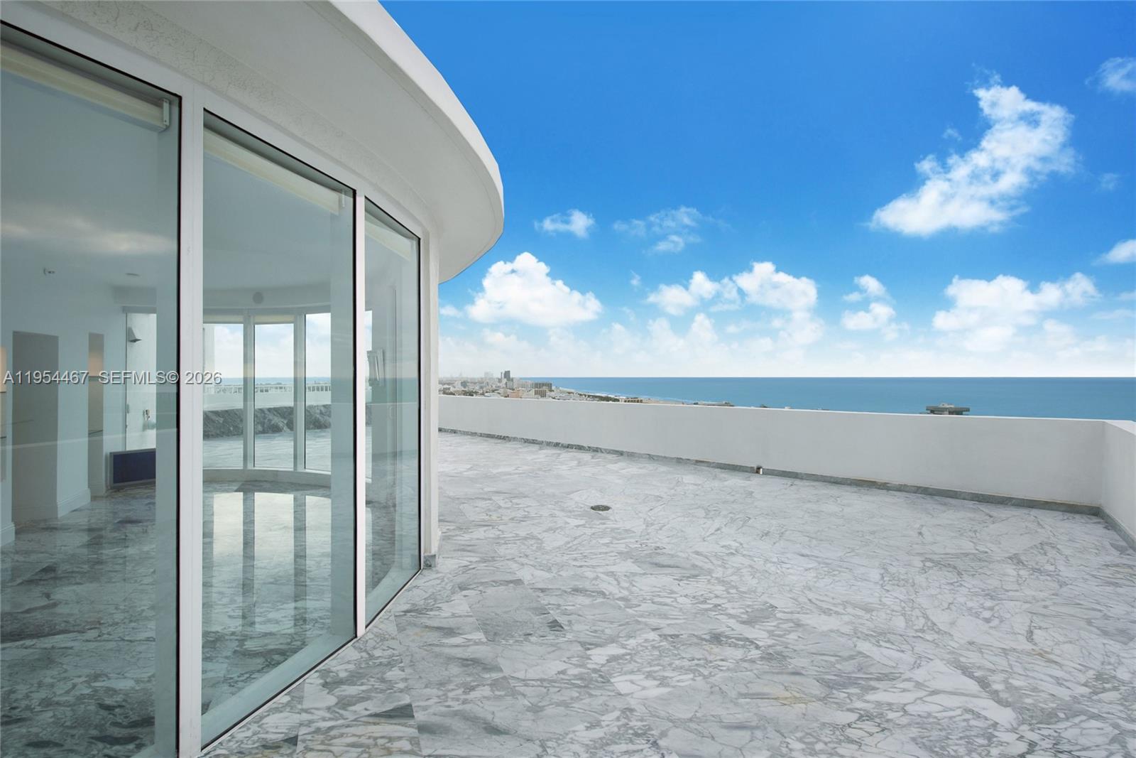 1000 S Pointe Dr #PH-2804, Miami Beach FL 33139