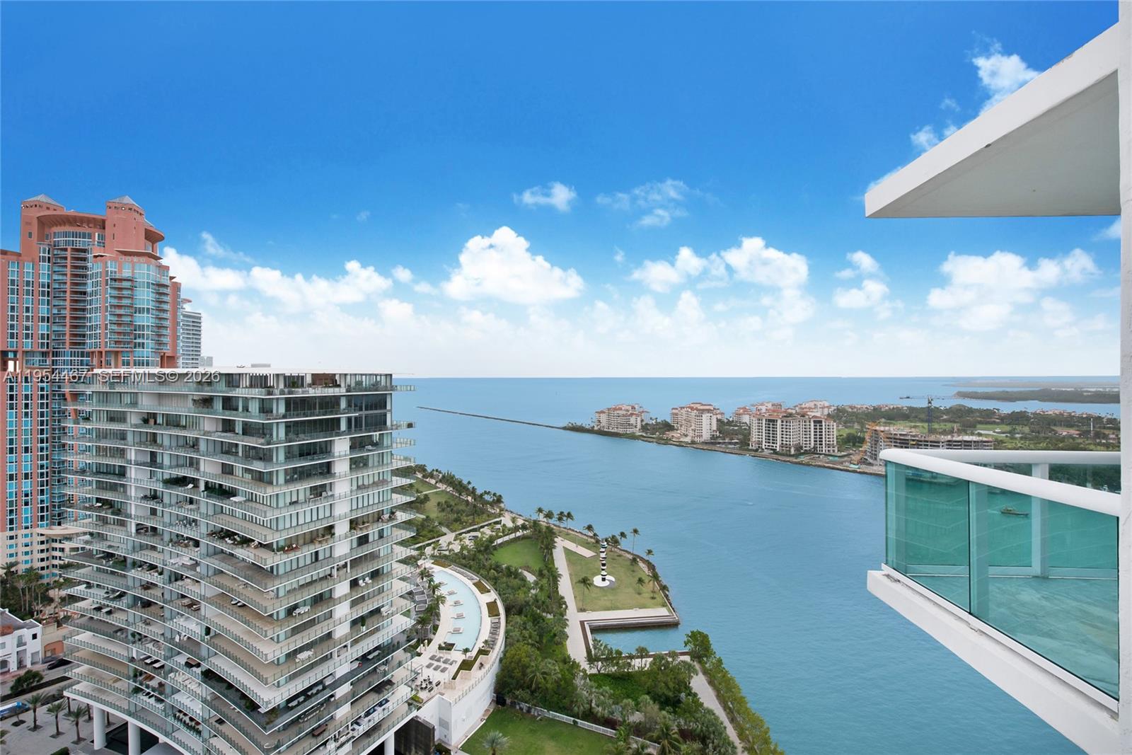 1000 S Pointe Dr #PH-2804, Miami Beach FL 33139