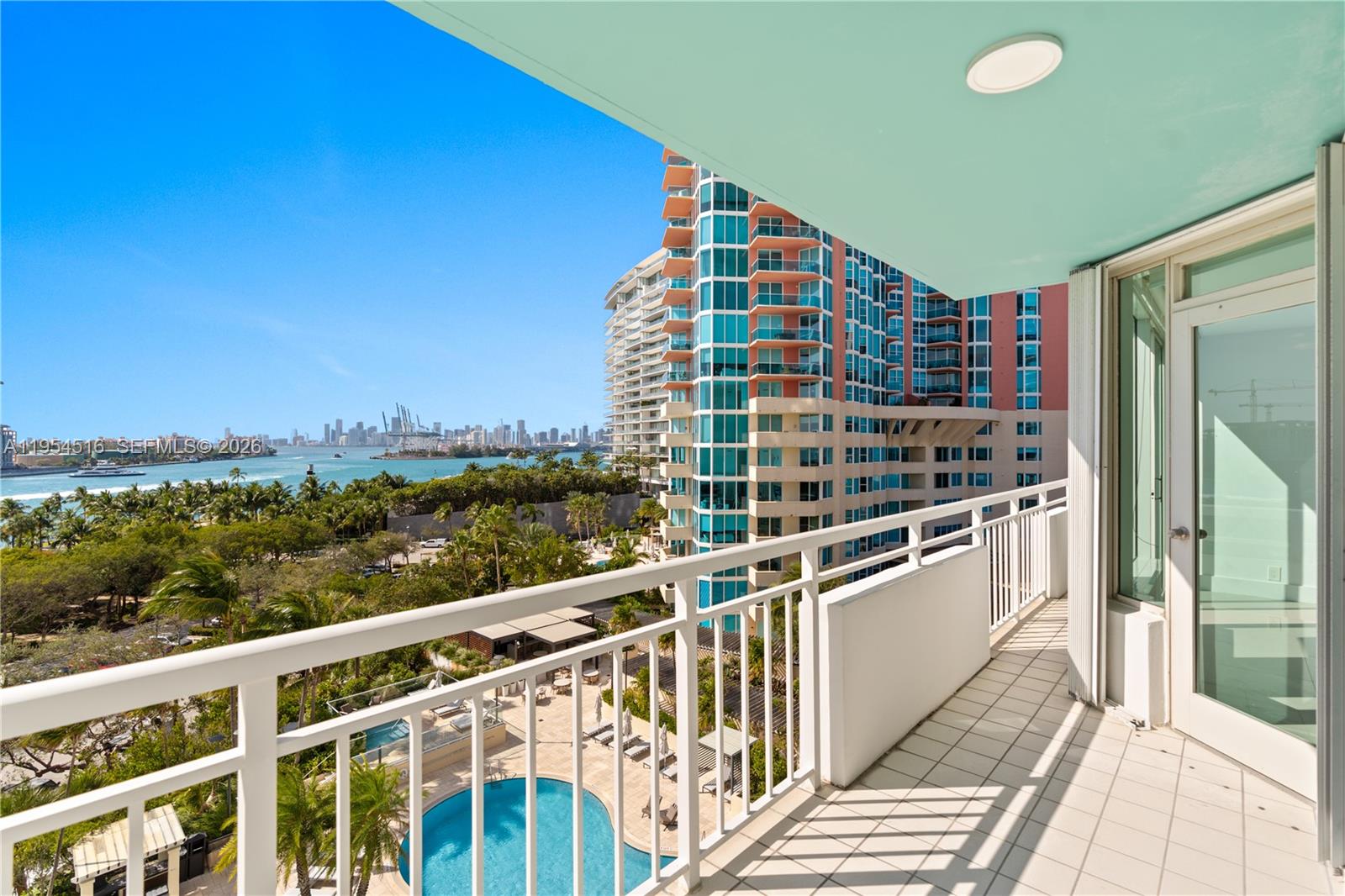 400 S Pointe Dr #807, Miami Beach FL 33139