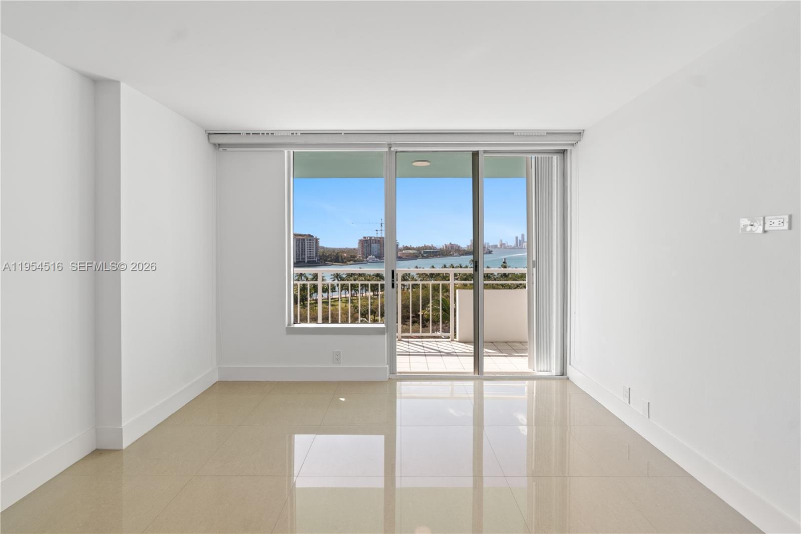 400 S Pointe Dr #807, Miami Beach FL 33139