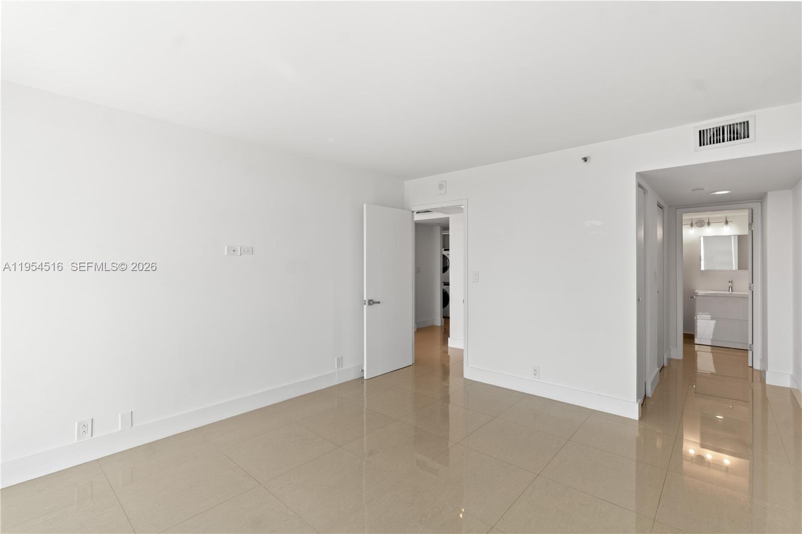 400 S Pointe Dr #807, Miami Beach FL 33139