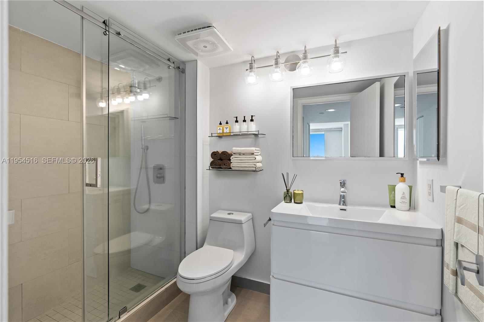 400 S Pointe Dr #807, Miami Beach FL 33139