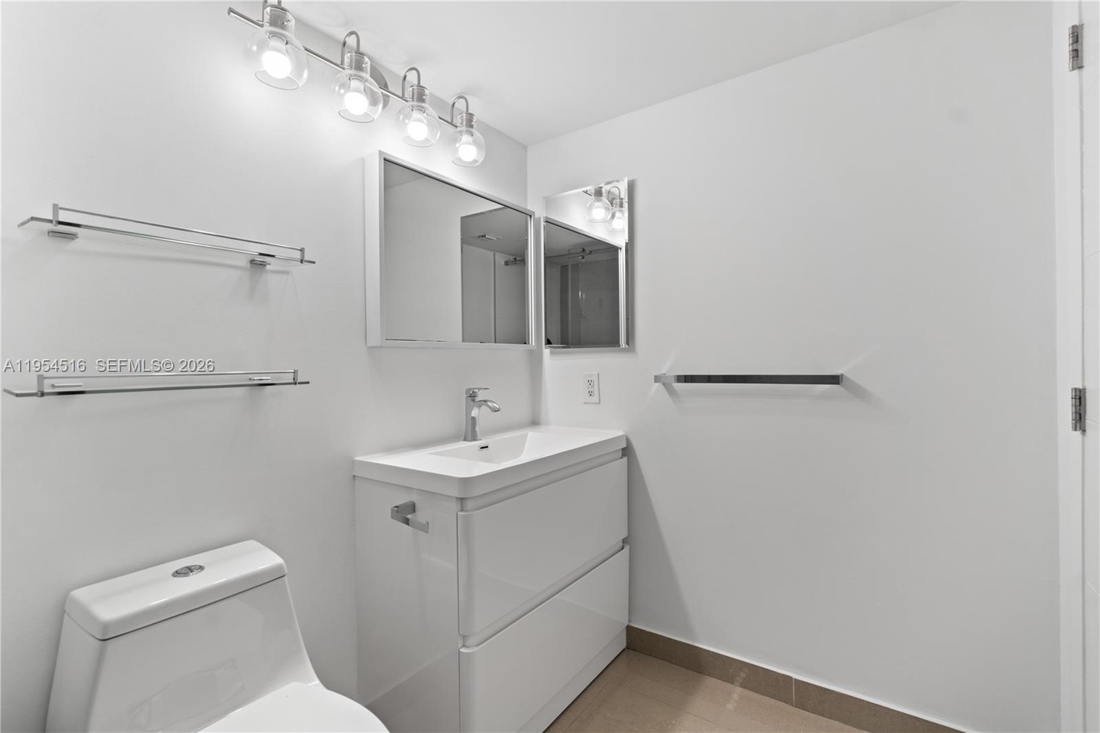400 S Pointe Dr #807, Miami Beach FL 33139