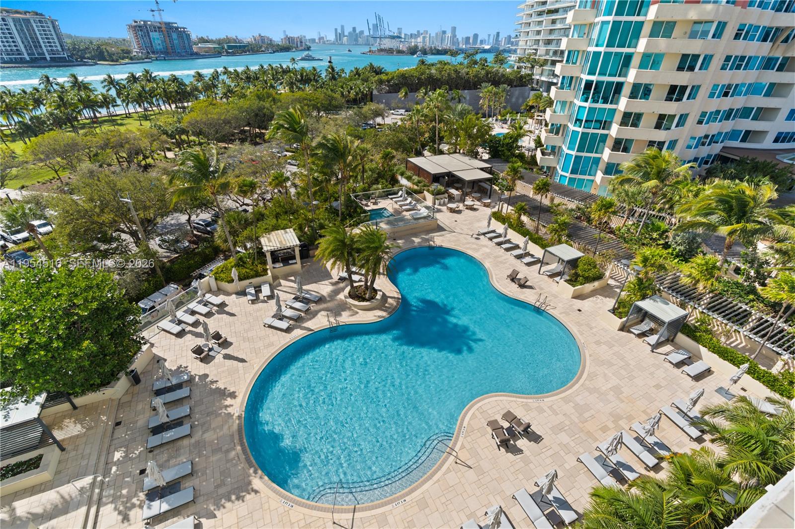 400 S Pointe Dr #807, Miami Beach FL 33139