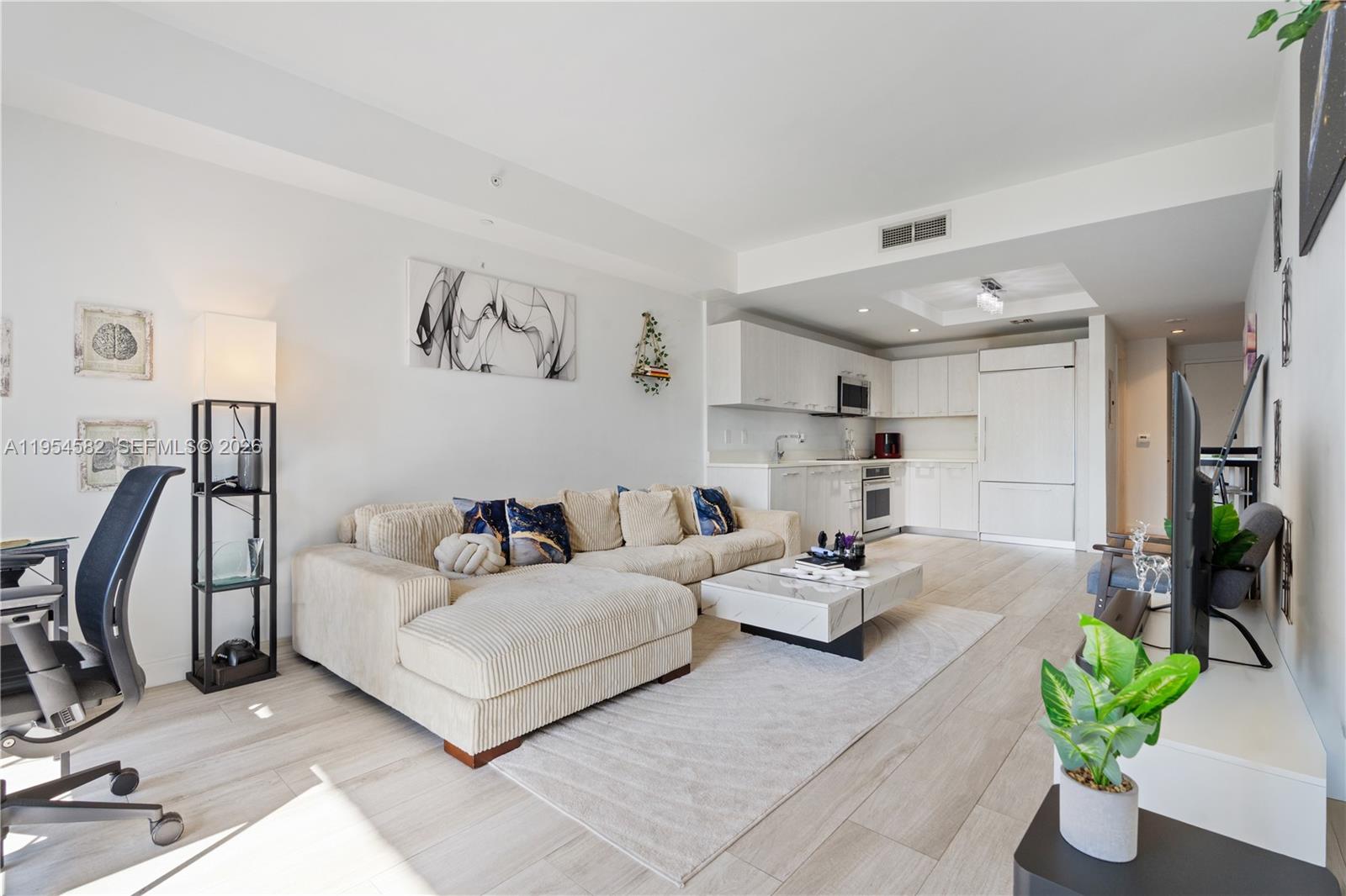 55 SW 9th St #3005, Miami FL 33130