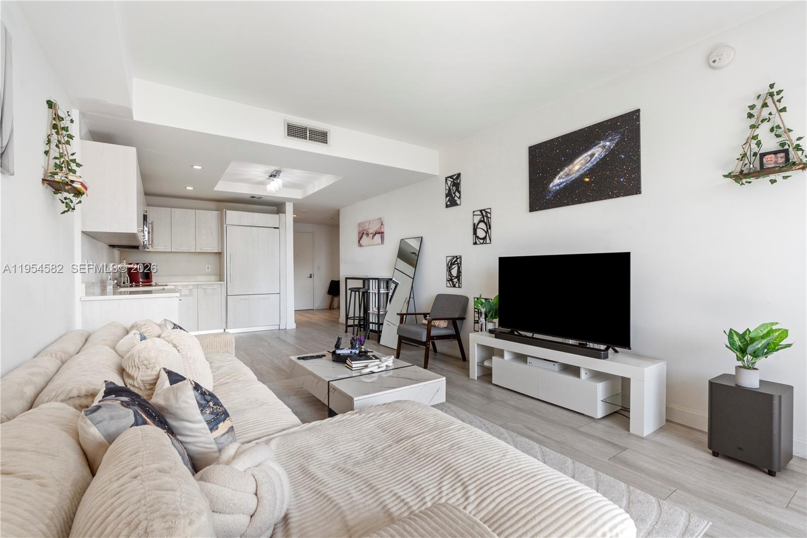 55 SW 9th St #3005, Miami FL 33130