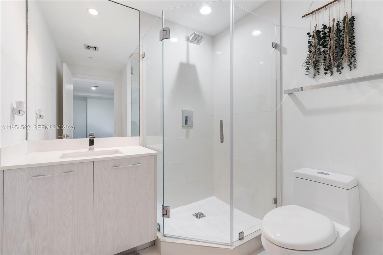 55 SW 9th St #3005, Miami FL 33130