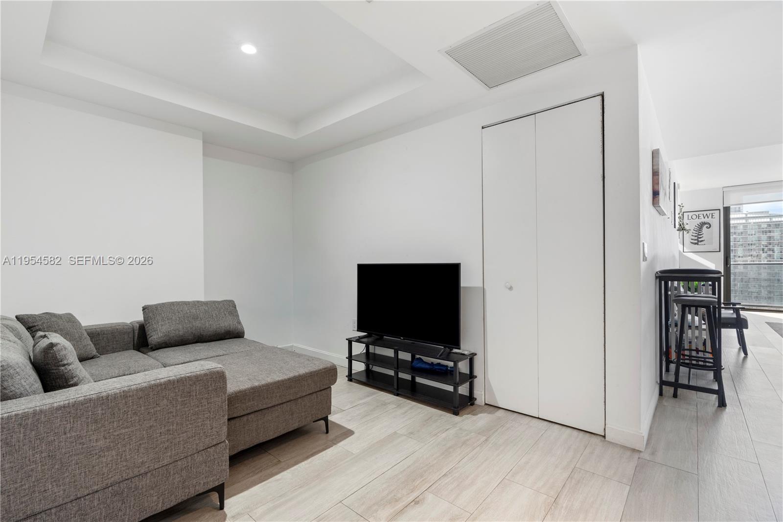 55 SW 9th St #3005, Miami FL 33130