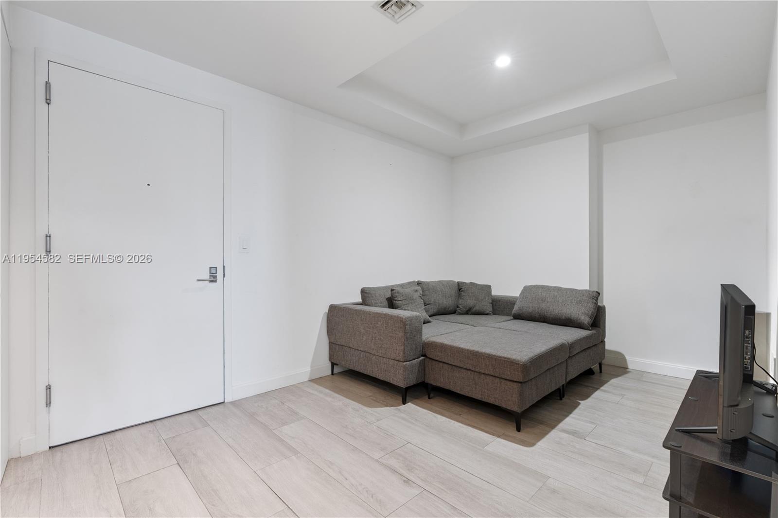 55 SW 9th St #3005, Miami FL 33130