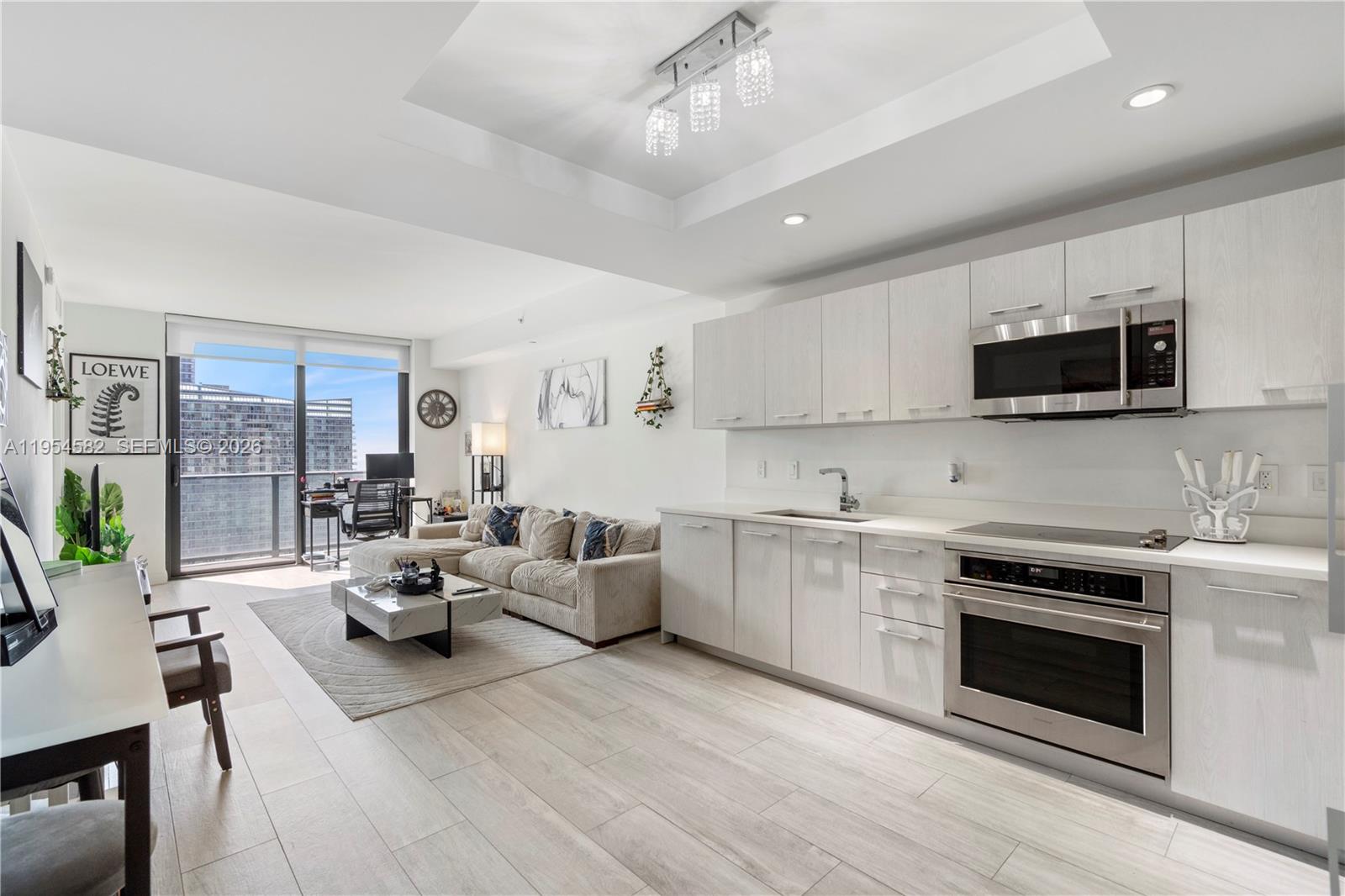 55 SW 9th St #3005, Miami FL 33130