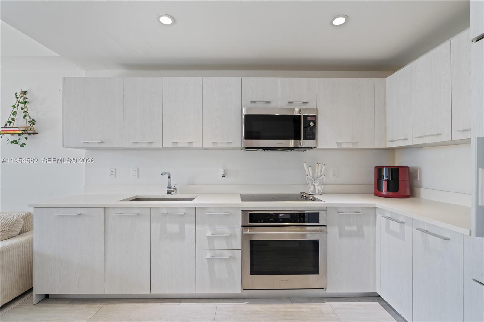 55 SW 9th St #3005, Miami FL 33130