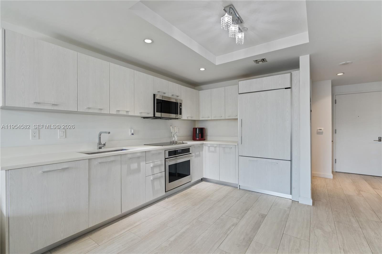 55 SW 9th St #3005, Miami FL 33130