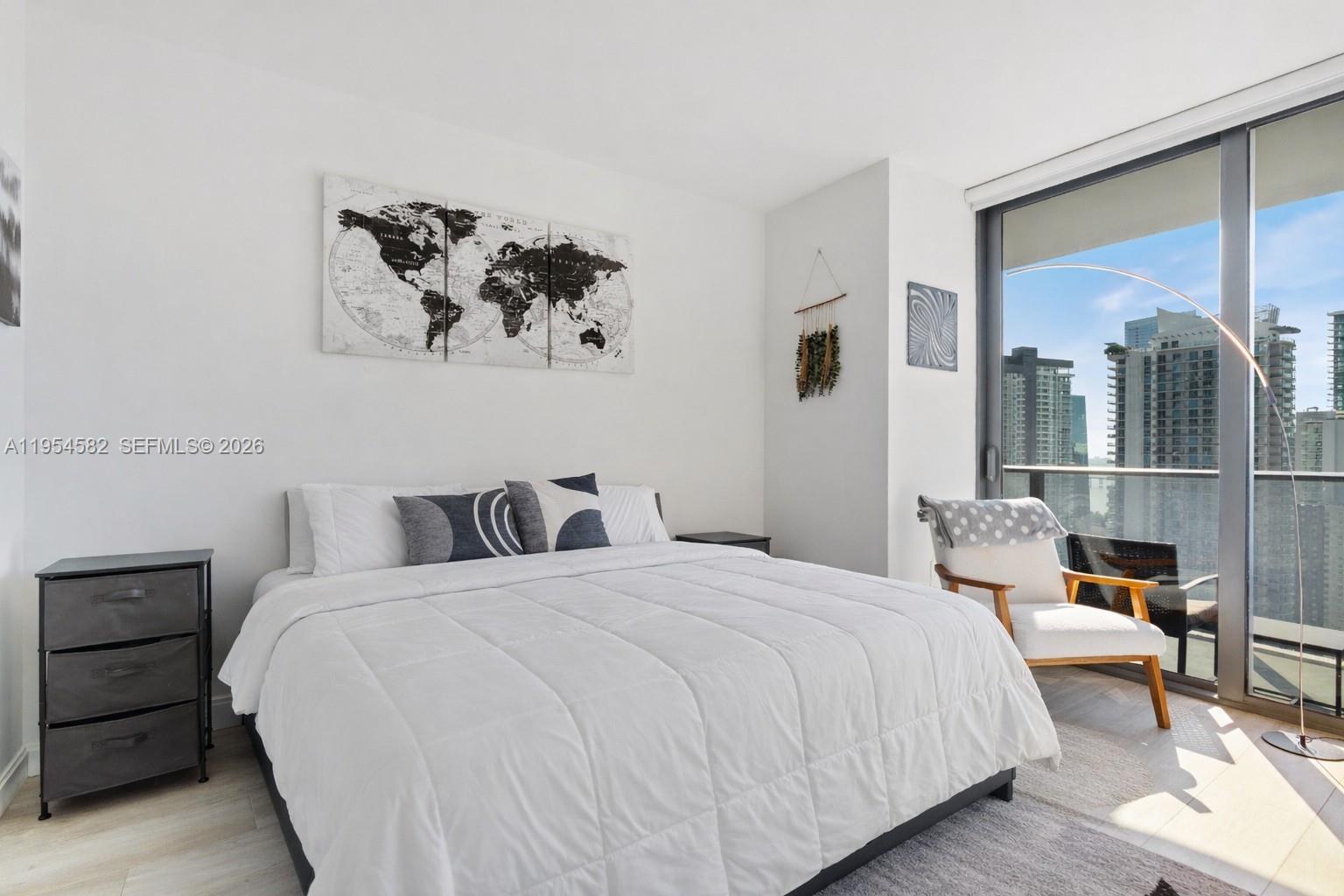 55 SW 9th St #3005, Miami FL 33130