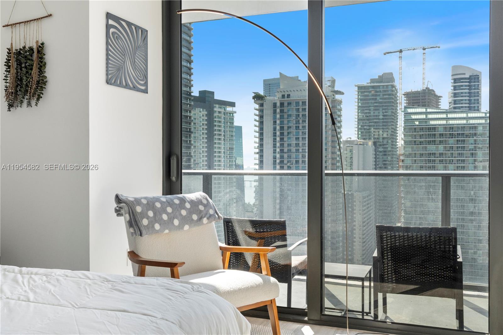 55 SW 9th St #3005, Miami FL 33130