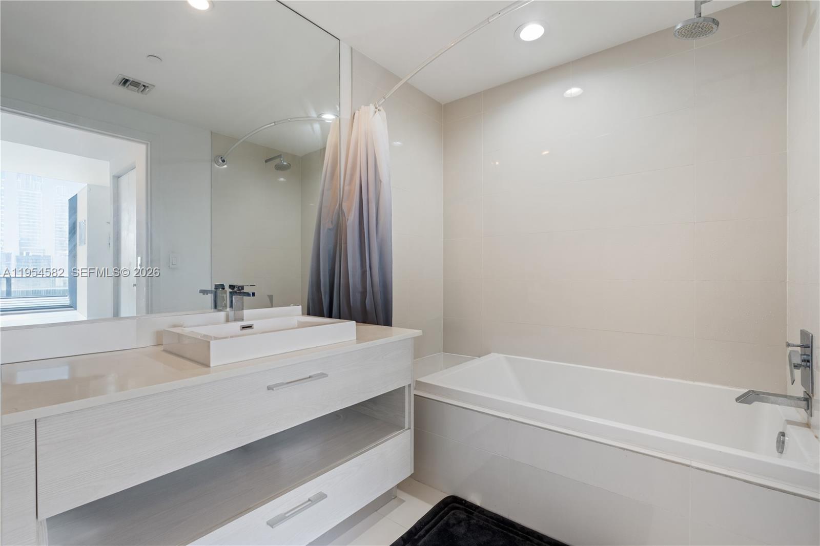 55 SW 9th St #3005, Miami FL 33130