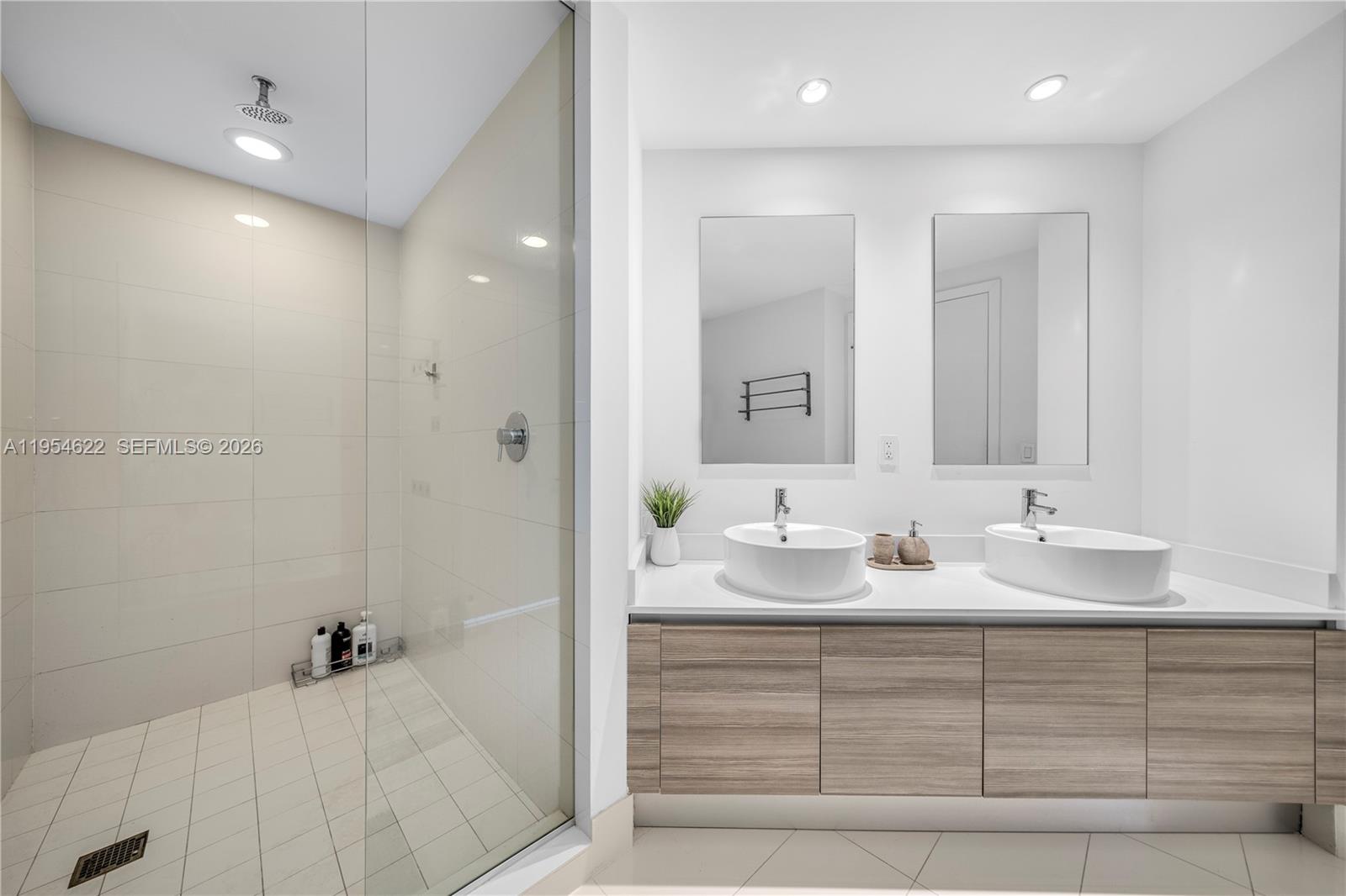 121 NE 34th St #1704, Miami FL 33137