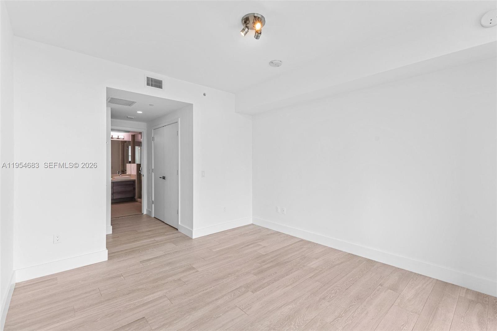 1080 Brickell Ave #3909, Miami FL 33131