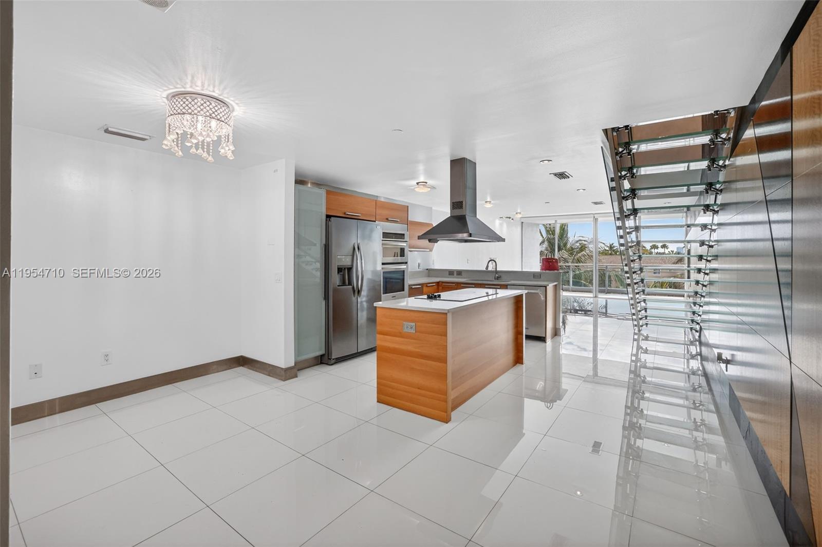 2950 NE 188th St #302, Aventura FL 33180