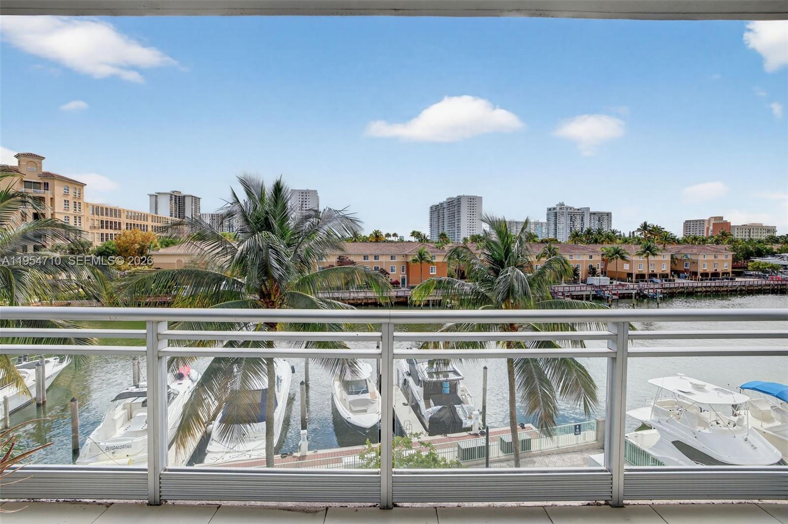 2950 NE 188th St #302, Aventura FL 33180
