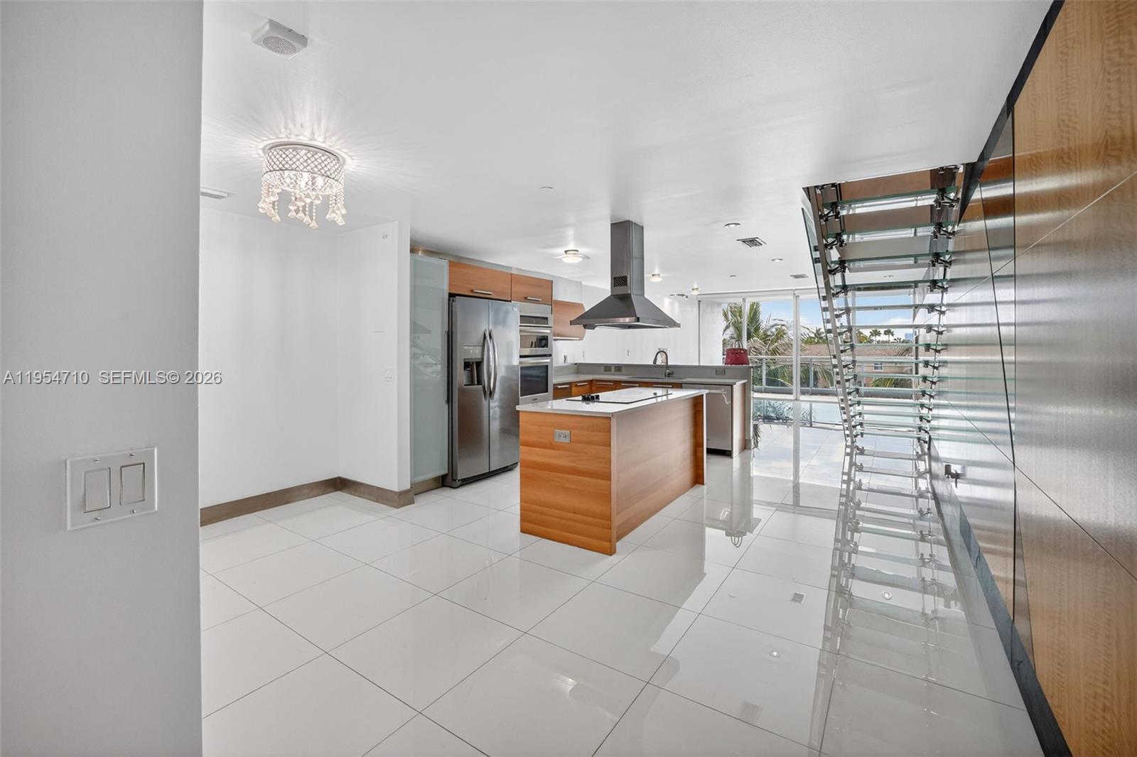 2950 NE 188th St #302, Aventura FL 33180