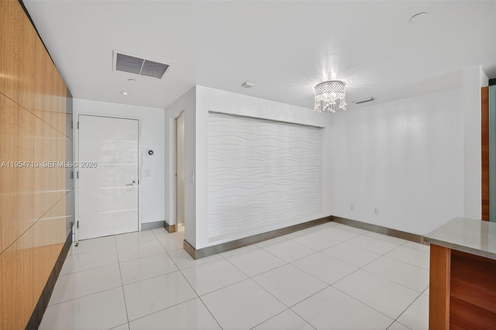 2950 NE 188th St #302, Aventura FL 33180